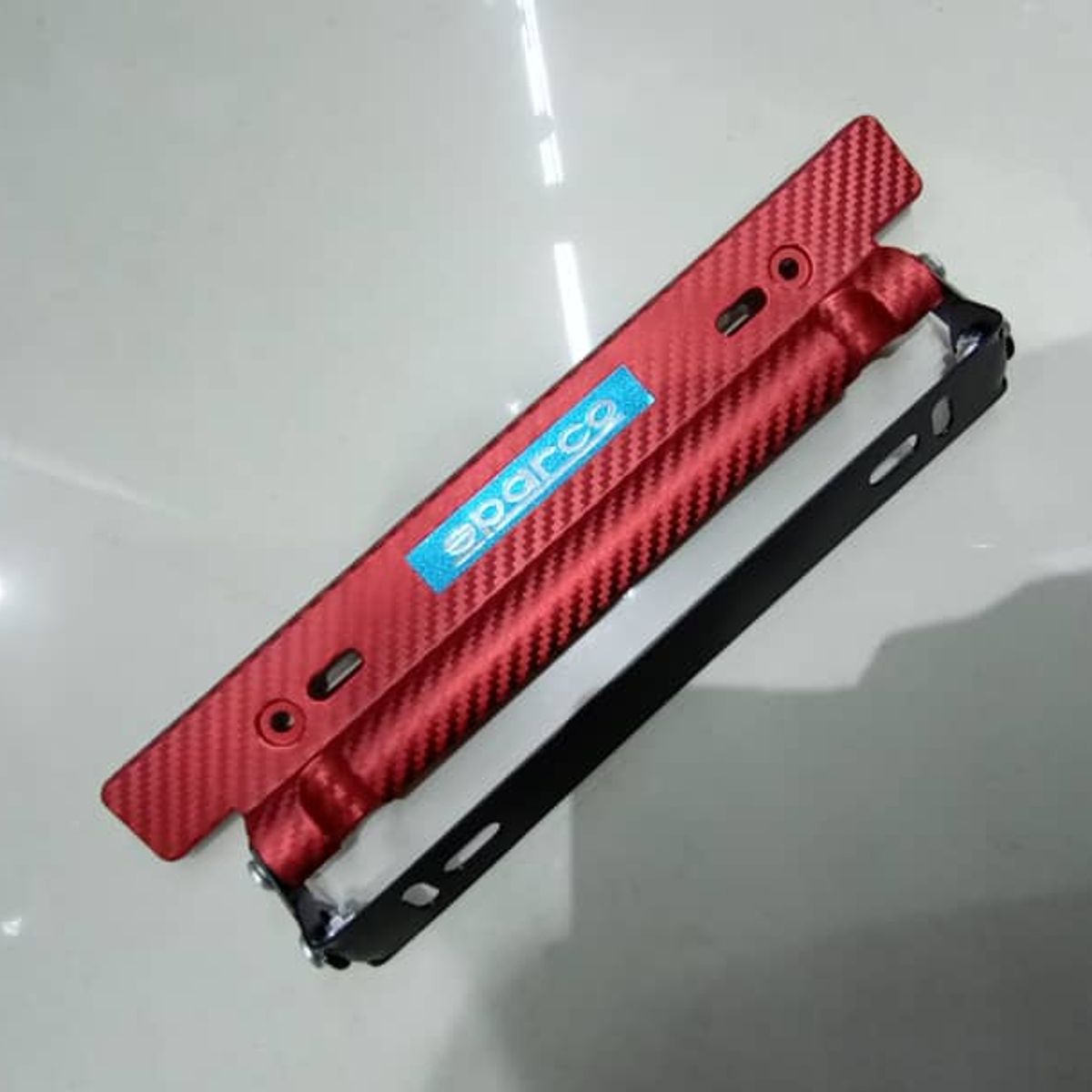 GENERICO - X1 Porta placa auto tipo fibra carbono rojo sparco