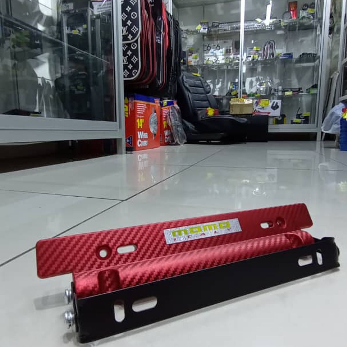 GENERICO - X1 Porta placa auto tipo fibra carbono rojo momo