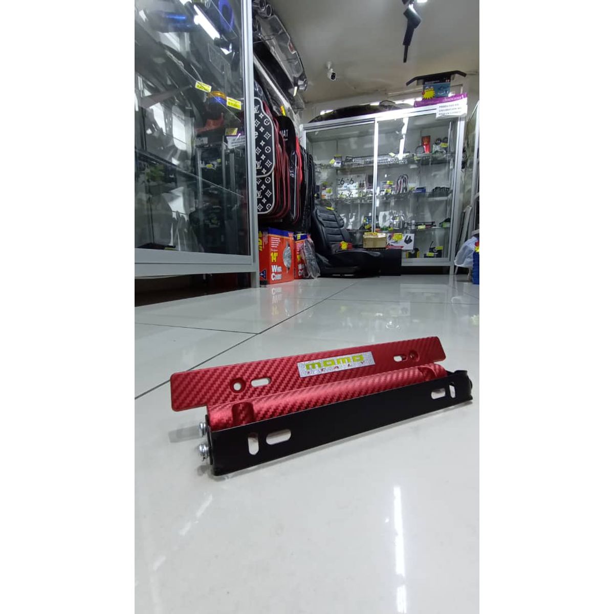 GENERICO - X1 Porta placa auto tipo fibra carbono rojo momo