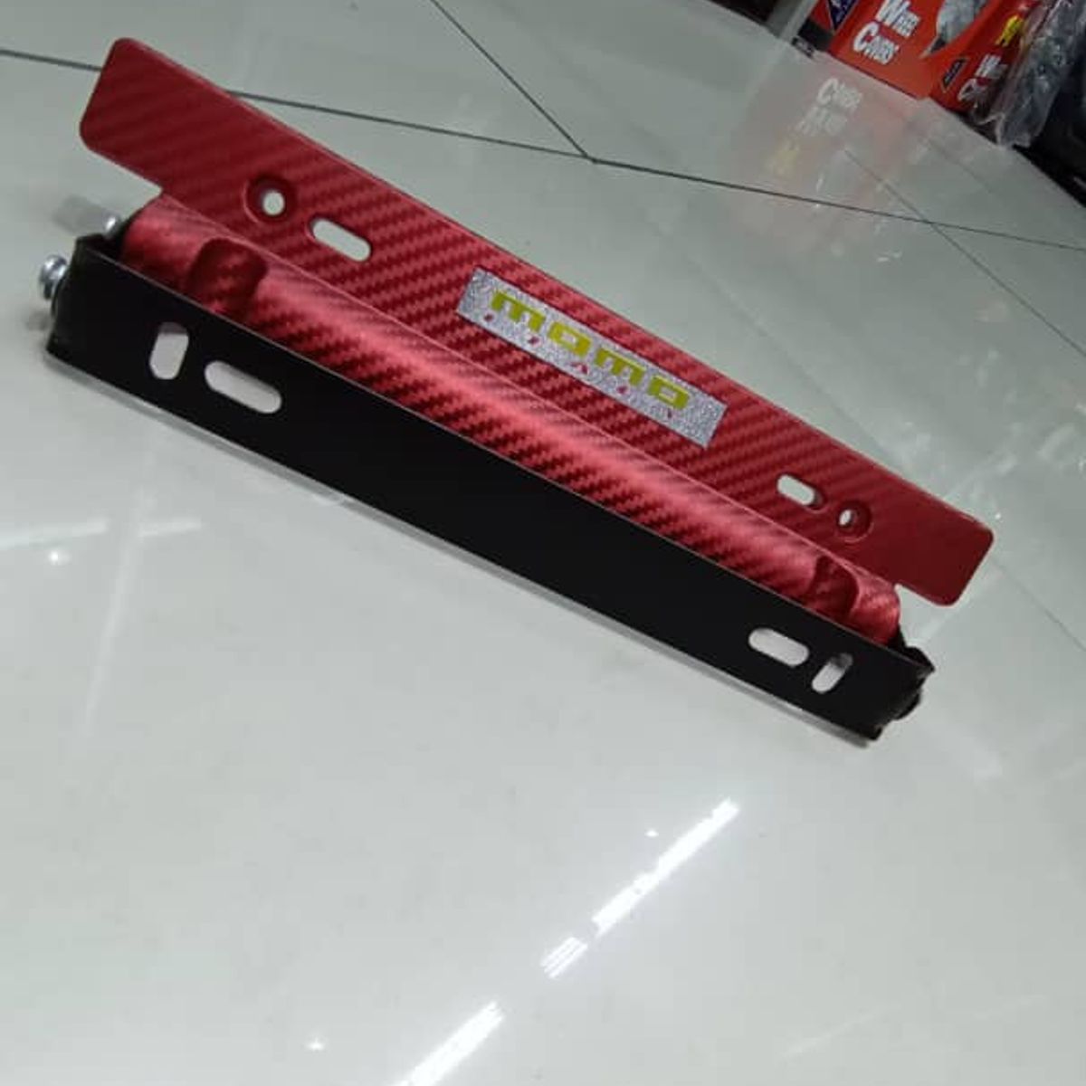 GENERICO - X1 Porta placa auto tipo fibra carbono rojo momo