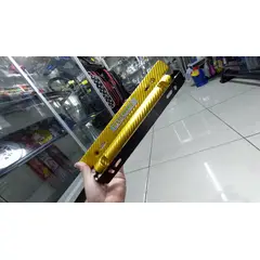 GENERICO - X1 Porta placa auto tipo fibra carbono dorado momo