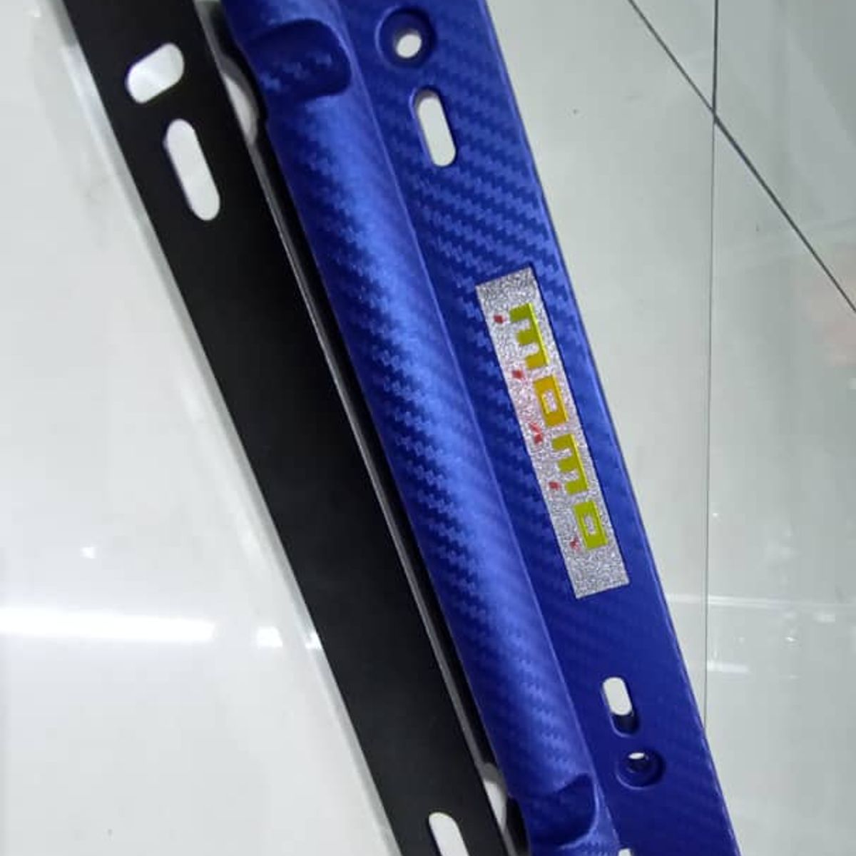 GENERICO - X1 Porta placa auto tipo fibra carbono azul momo