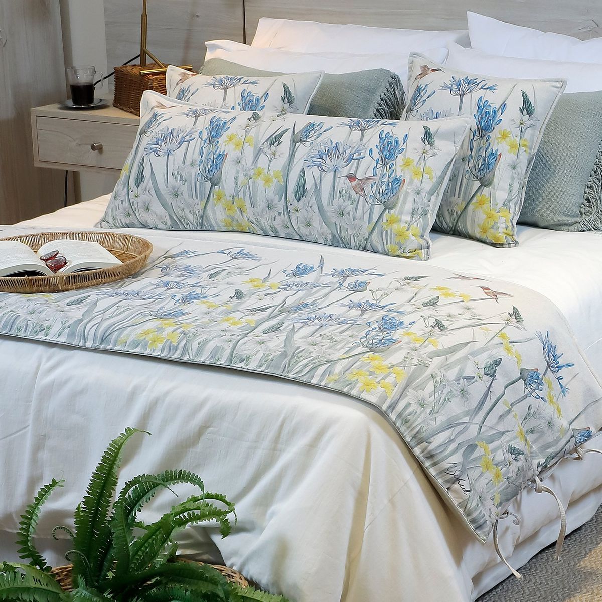 MARGARITA SCHEEL BY CASA ALVARINHO - Piecera Jardín Agapantos 1.40 x 0.70