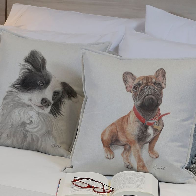 MARGARITA SCHEEL BY CASA ALVARINHO - Funda Cojín Lino Frenchie Café 45x45