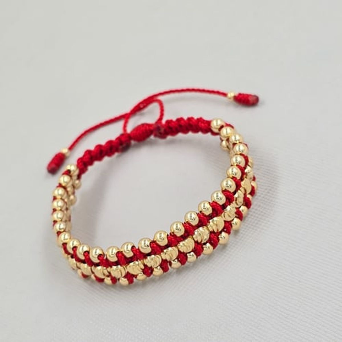 GENERICO - Pulsera Tejida Negra  Balin en Oro Laminado 18k