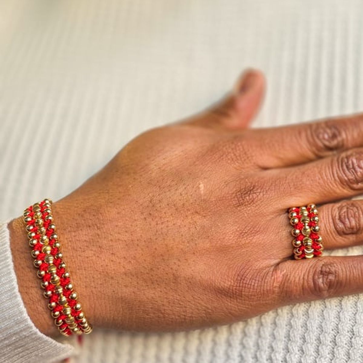 GENERICO - Pulsera Tejida Negra  Balin en Oro Laminado 18k