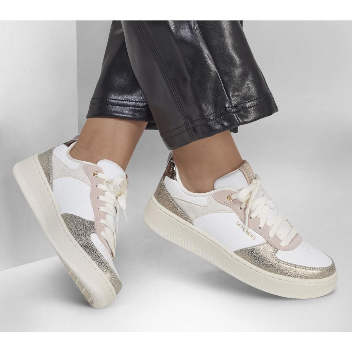 SKECHERS - Zapatilla Mujer Sport Court 92 Sheer Shine Blanco Skechers