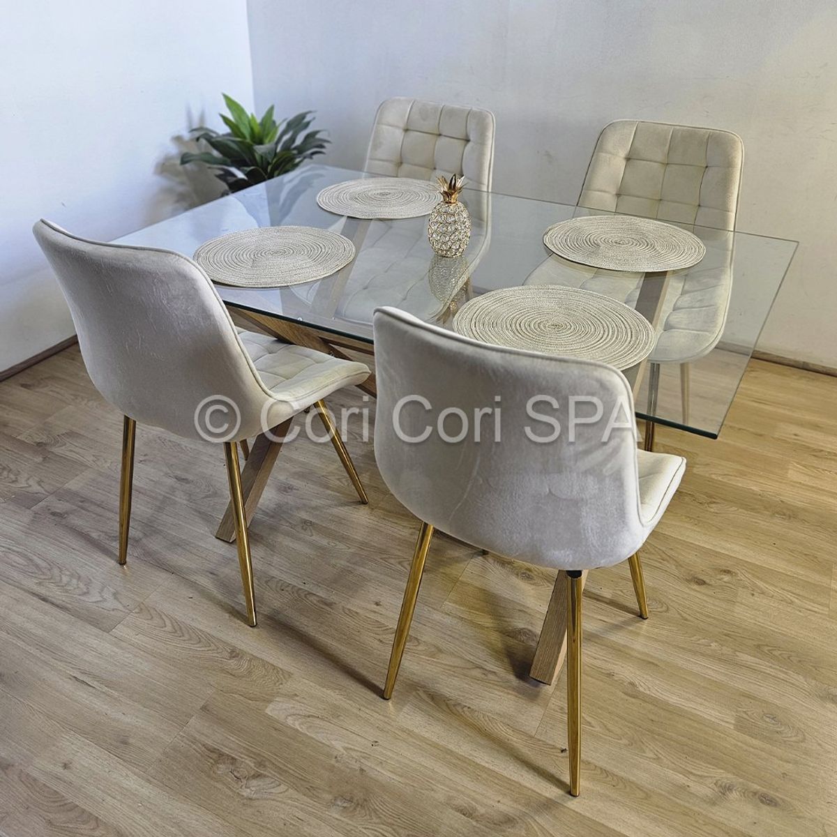 CORI CORI - Comedor Medlock Vidrio 140x90 cm + 4 Sillas Capitonne Top Beige