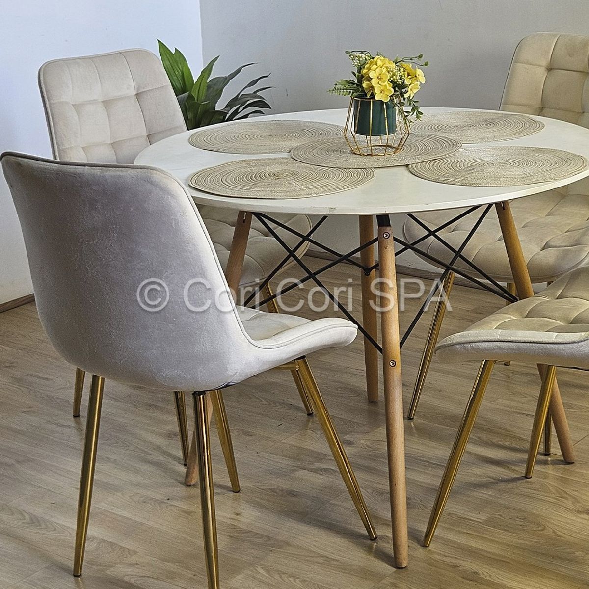 CORI CORI - Comedor Mesa Eames 100cm + 4 Sillas Capitonne Top Beige