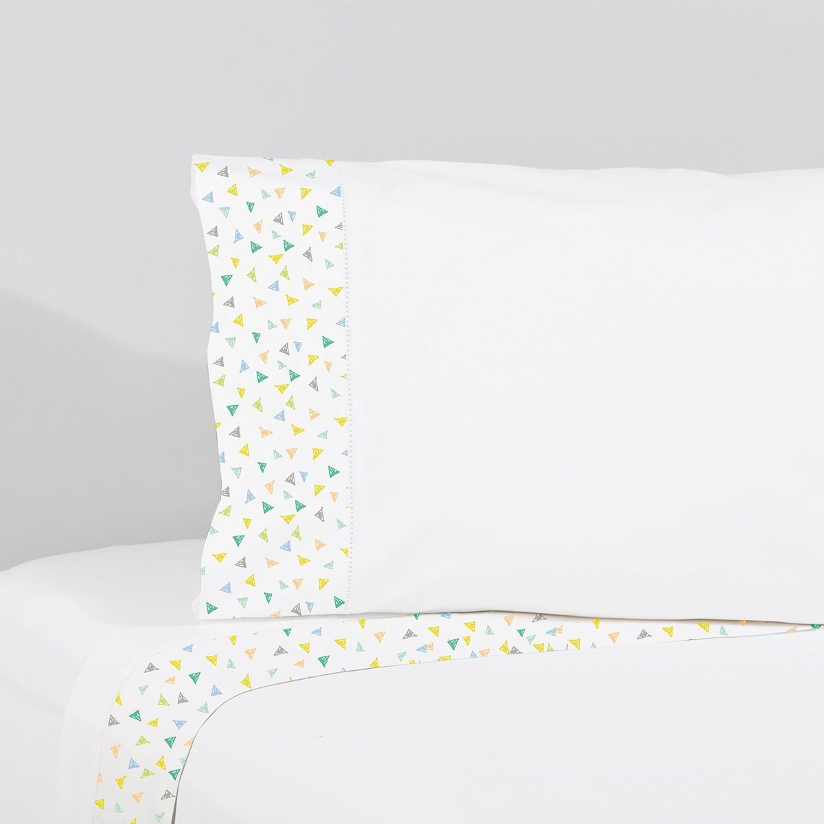 NINA HERRERA - Sábana Estampada Banderín Blanco 220 Hilos 1,5 Plaza