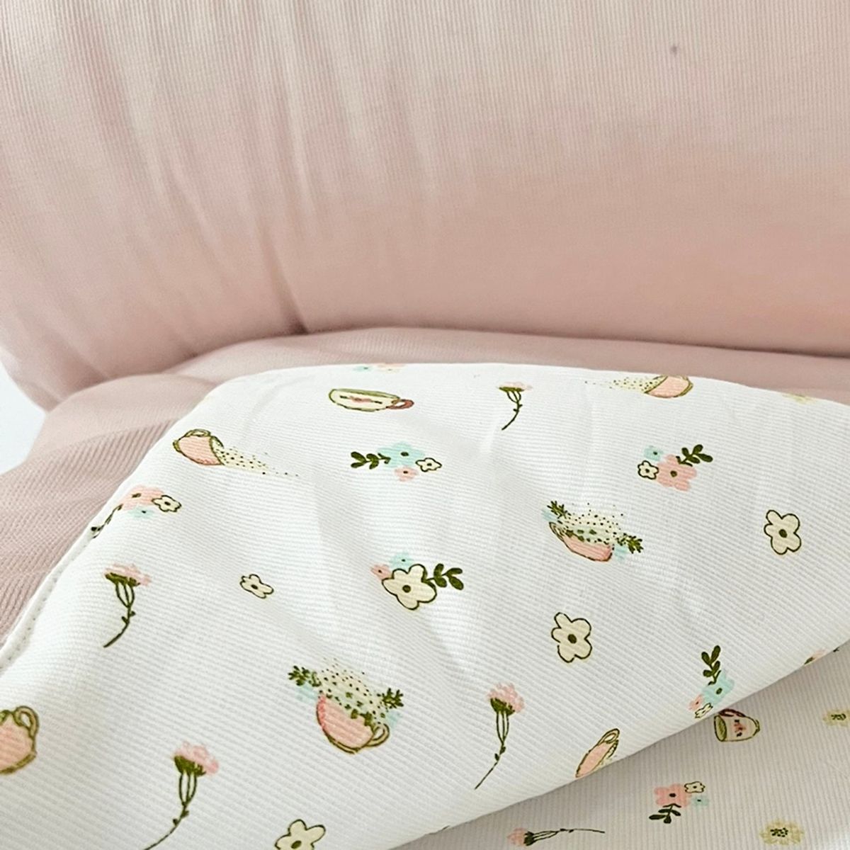 NINA HERRERA - Piecera Piqué Tazas Rosa 75x180cm