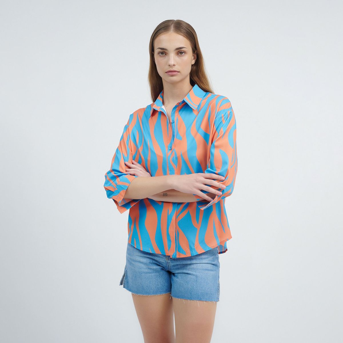 GUINDA - Blusa con Botones y Cuello Camiser Hands - GUINDA