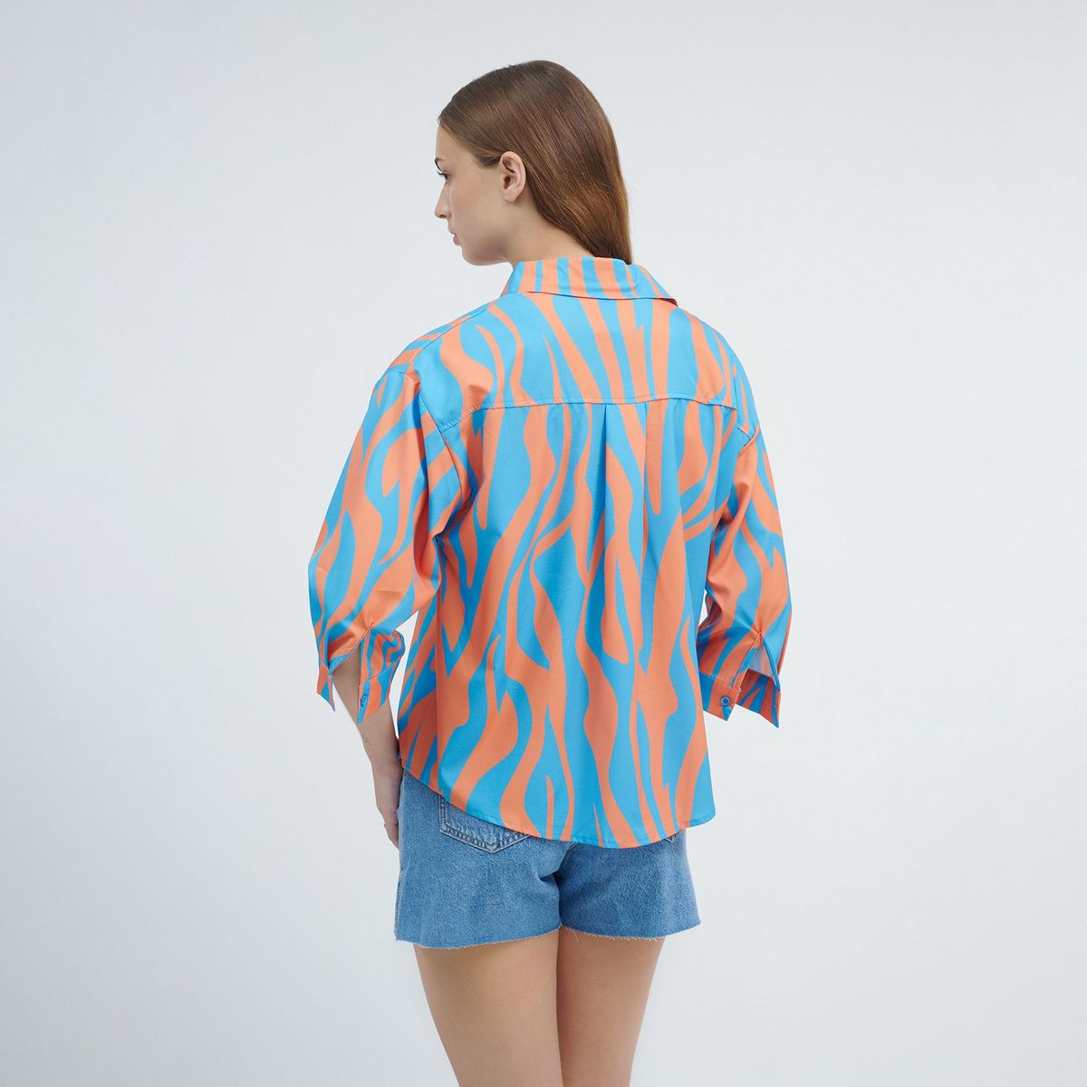 GUINDA - Blusa con Botones y Cuello Camiser Hands - GUINDA