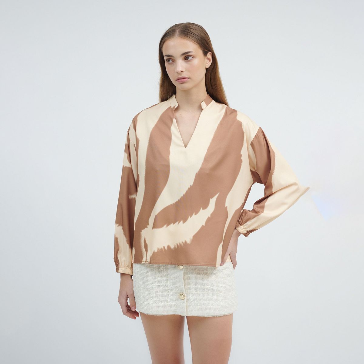 GUINDA - Blusa con Cuello Corto en V Lizzy - GUINDA