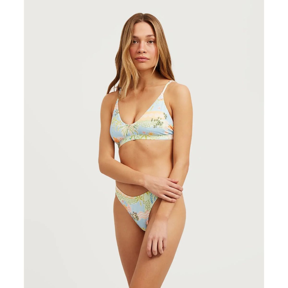 LOUNGE - Bikini The Artist Project By Tatisoko Paradiso