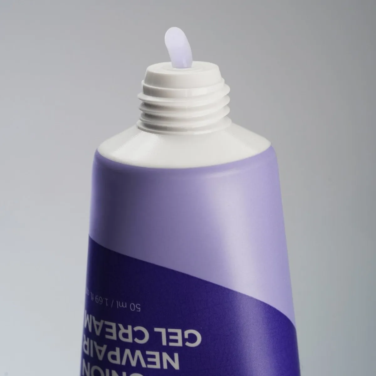 ISNTREE - Crema hidratante y despigmentante con cebolla roja