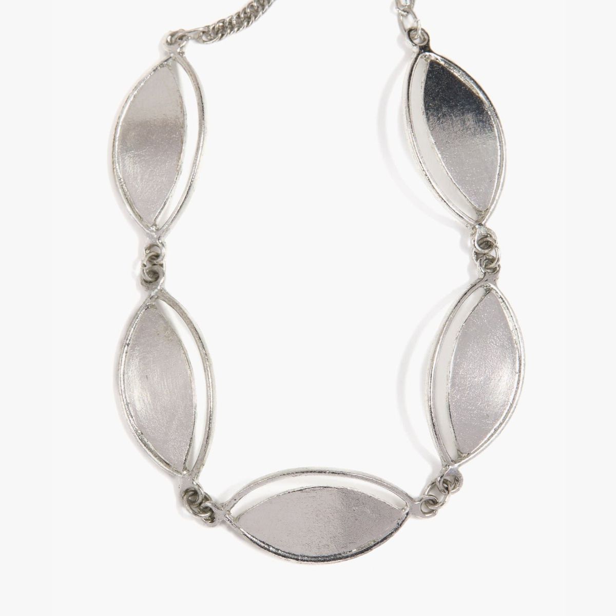 LOUNGE - Collar Choker Hojas