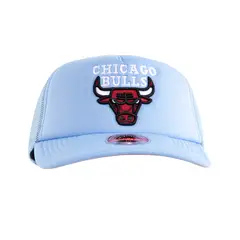 MITCHELL & NESS - Jockey Gorro Trucker Chicago Bulls Visera Curva Celeste Mitchell And Ness