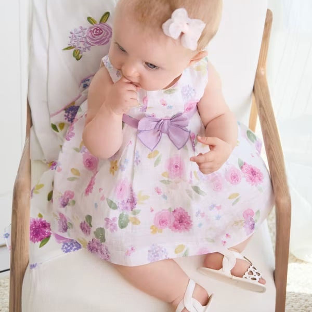 MAYORAL - Vestido flores lino europeo recién nacido.-