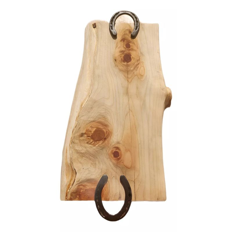 BOSQUE SUR SPA - Tabla rústica para picar de Ciprés Macrocarpa con 2 herraduras firmes
