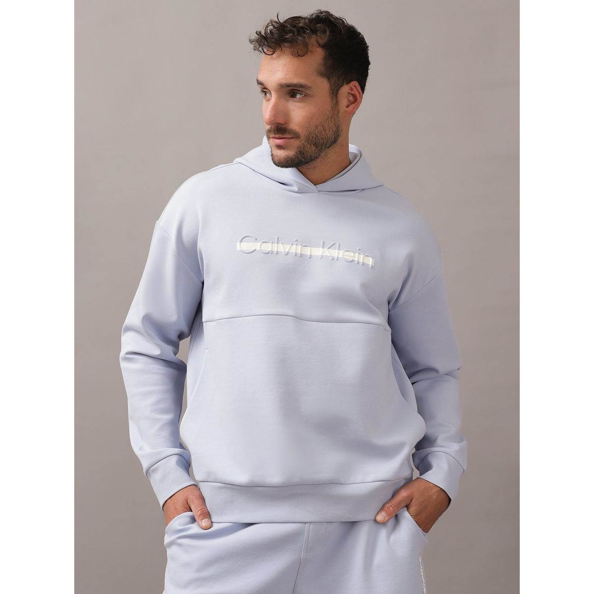 CALVIN KLEIN - Polerón con Gorro Color Embossed Azul Calvin Klein