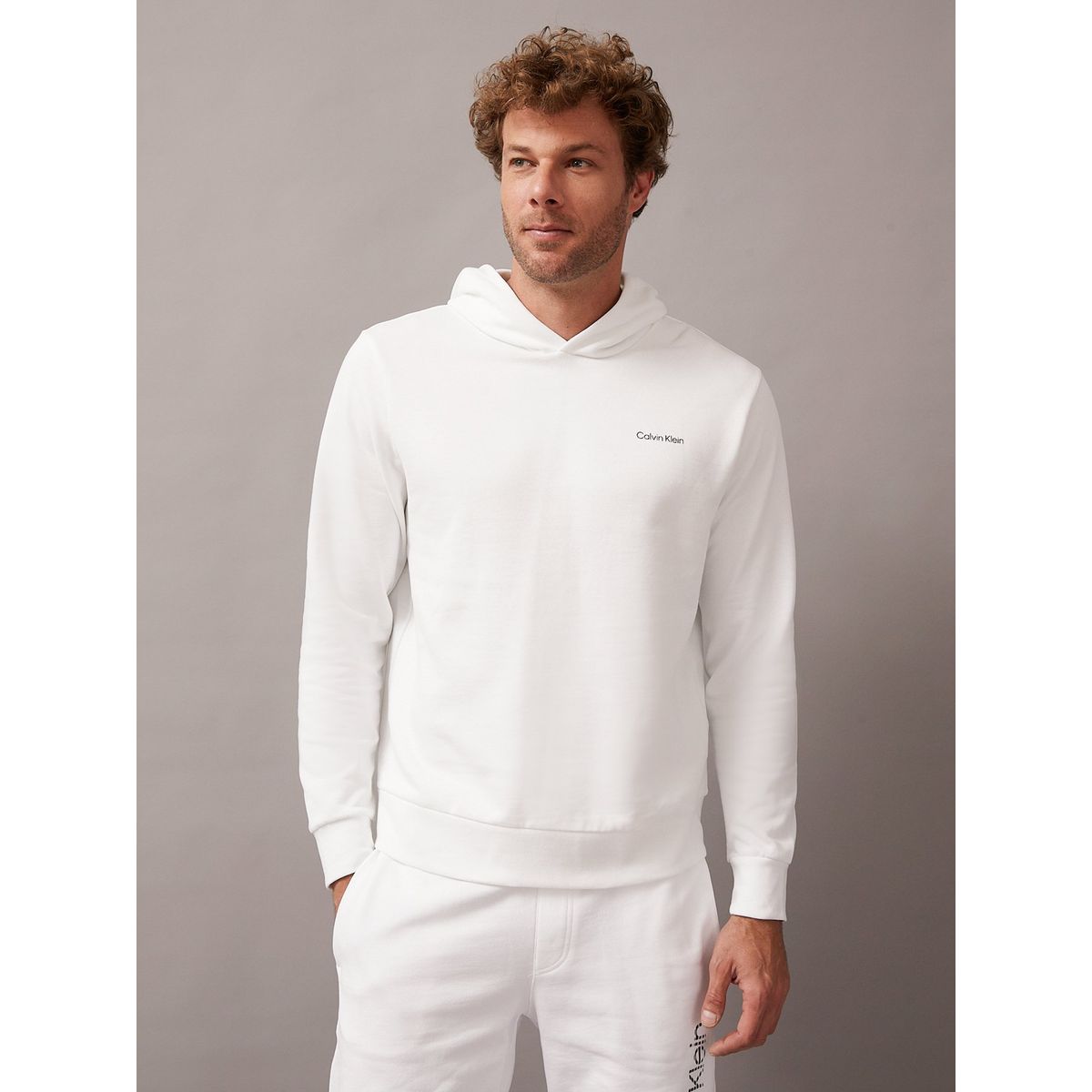 CALVIN KLEIN - Polerón Gorro Angled Back Logo Blanco Calvin Klein