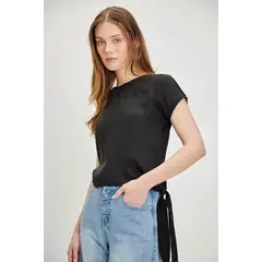 IO - Polera Manga Corta Negro Mujer
