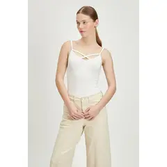 IO - Polera Sin Mangas Crudo Mujer