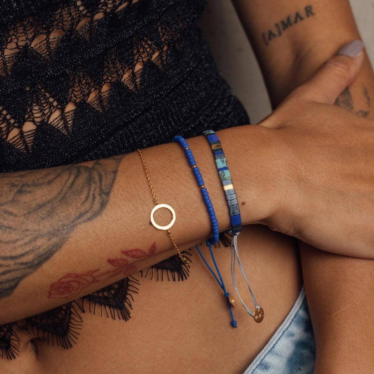 ZAZU - Pulsera Candy Azul con Mostacillas Bañadas en Oro