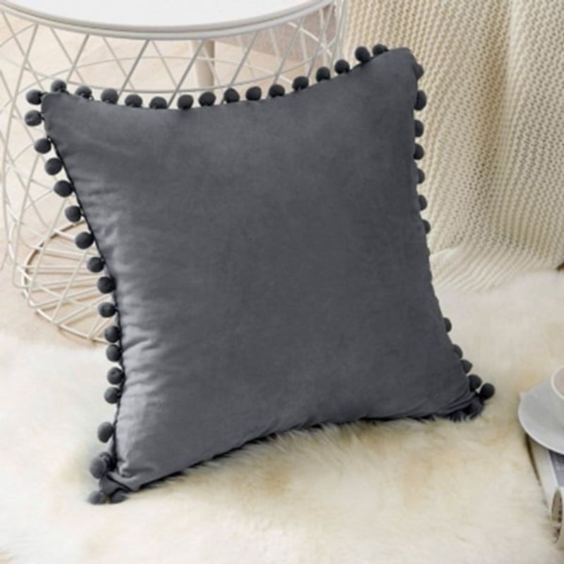 ANGELES DEL HOGAR - Funda Terciopelo Para Cojin Con Pompon gris