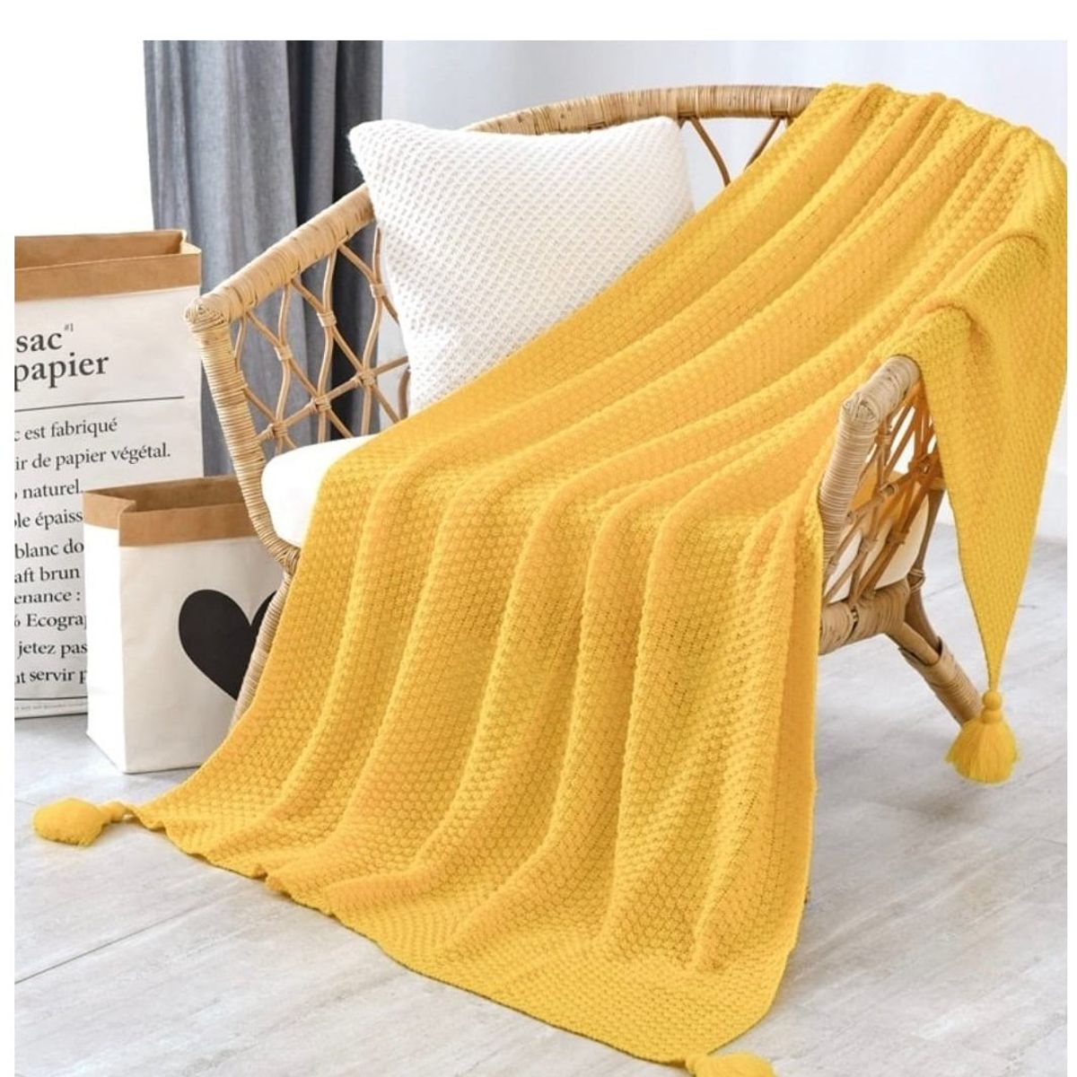 ANGELES DEL HOGAR - Manta de Sofa Con Ponpones 130 cm x 150 cm Mostaza