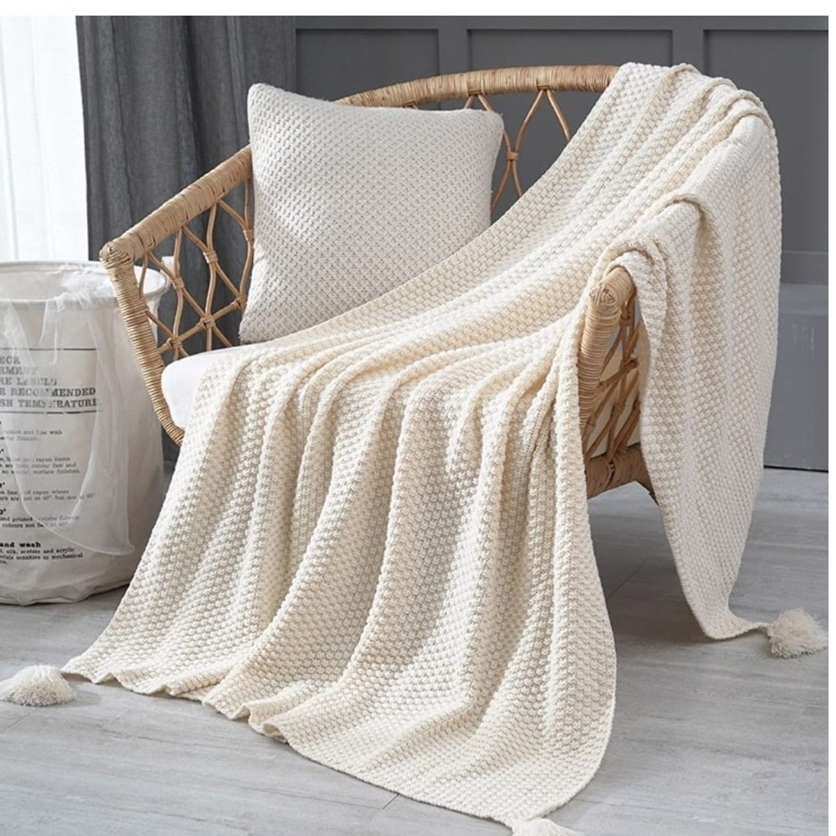 ANGELES DEL HOGAR - Manta de Sofa Con Ponpones 130 cm x 150 cm Crema