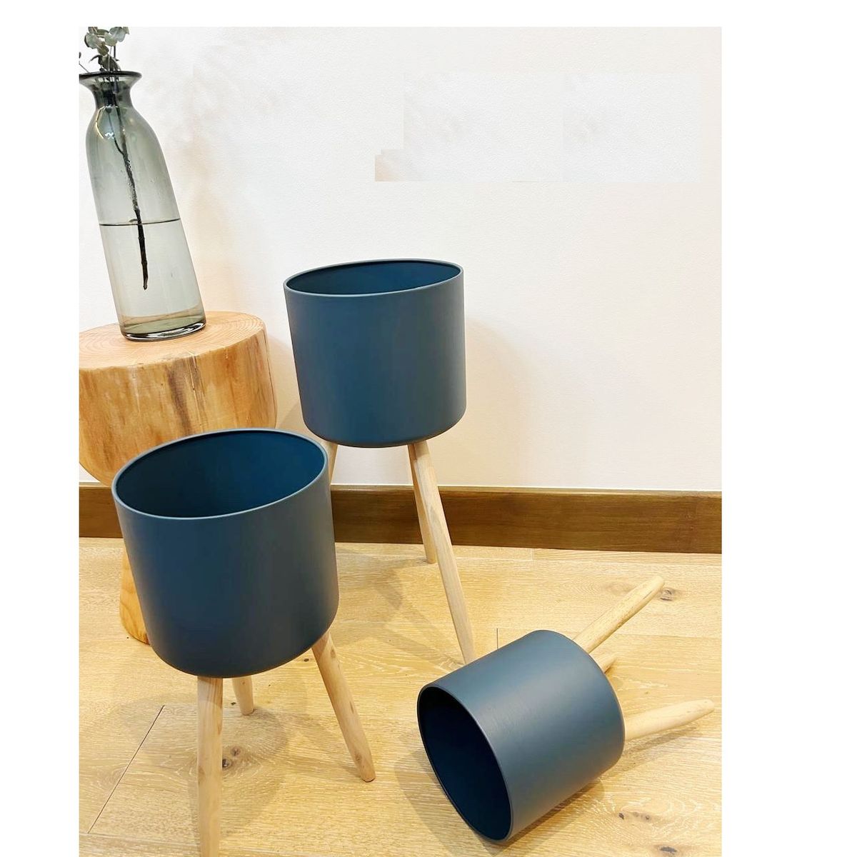 ANGELES DEL HOGAR - Pack de 3 Maceteros ABS Azul con Soporte Madera