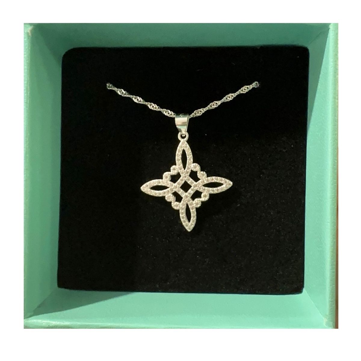 GENERICO - COLLAR DE PROTECCION NUDO DE BRUJA  PLATA FINA CON MICROCIRCONES