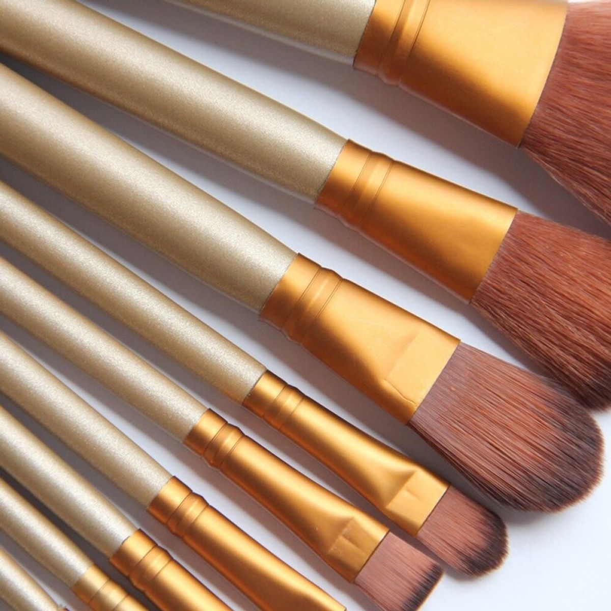 GENERICO - Set 12 Brochas Maquillaje Con Cajita Estuche Metálica Doradas