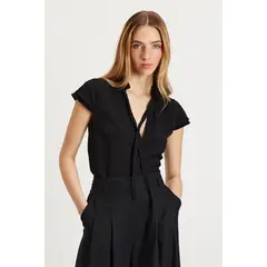 IO - Blusa Manga Corta Negro Mujer