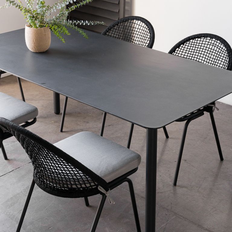 Silla terraza Poly negra Amoble