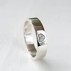 GENERICO - Anillo de plata con corazón de circones
