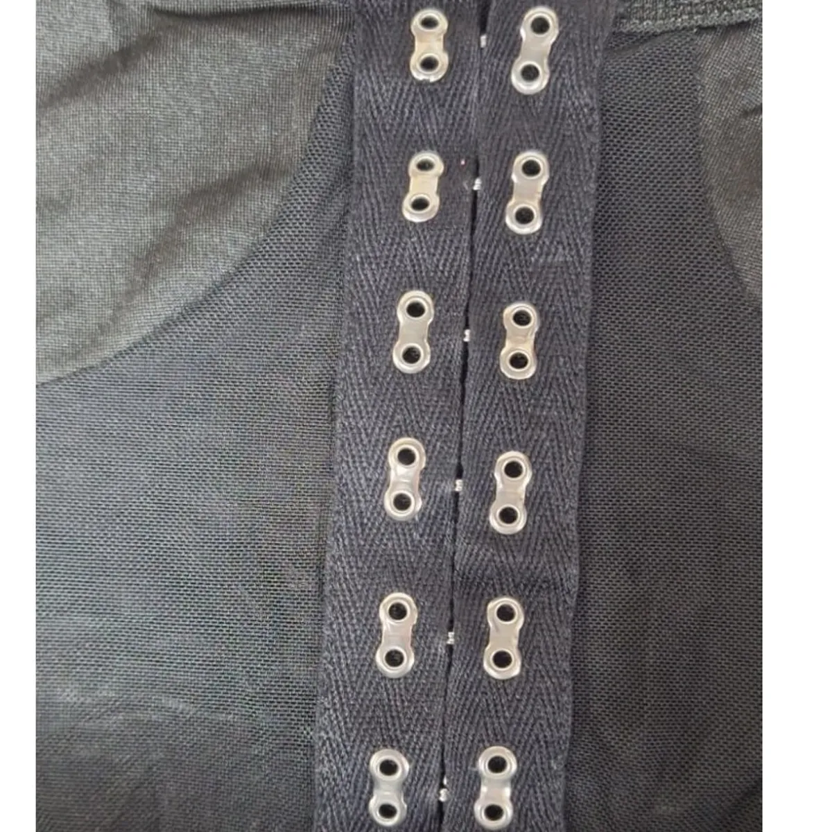 GARSIL - Crop Top Peto Para Mujer Con Broches Delanteros Tela Traslucida