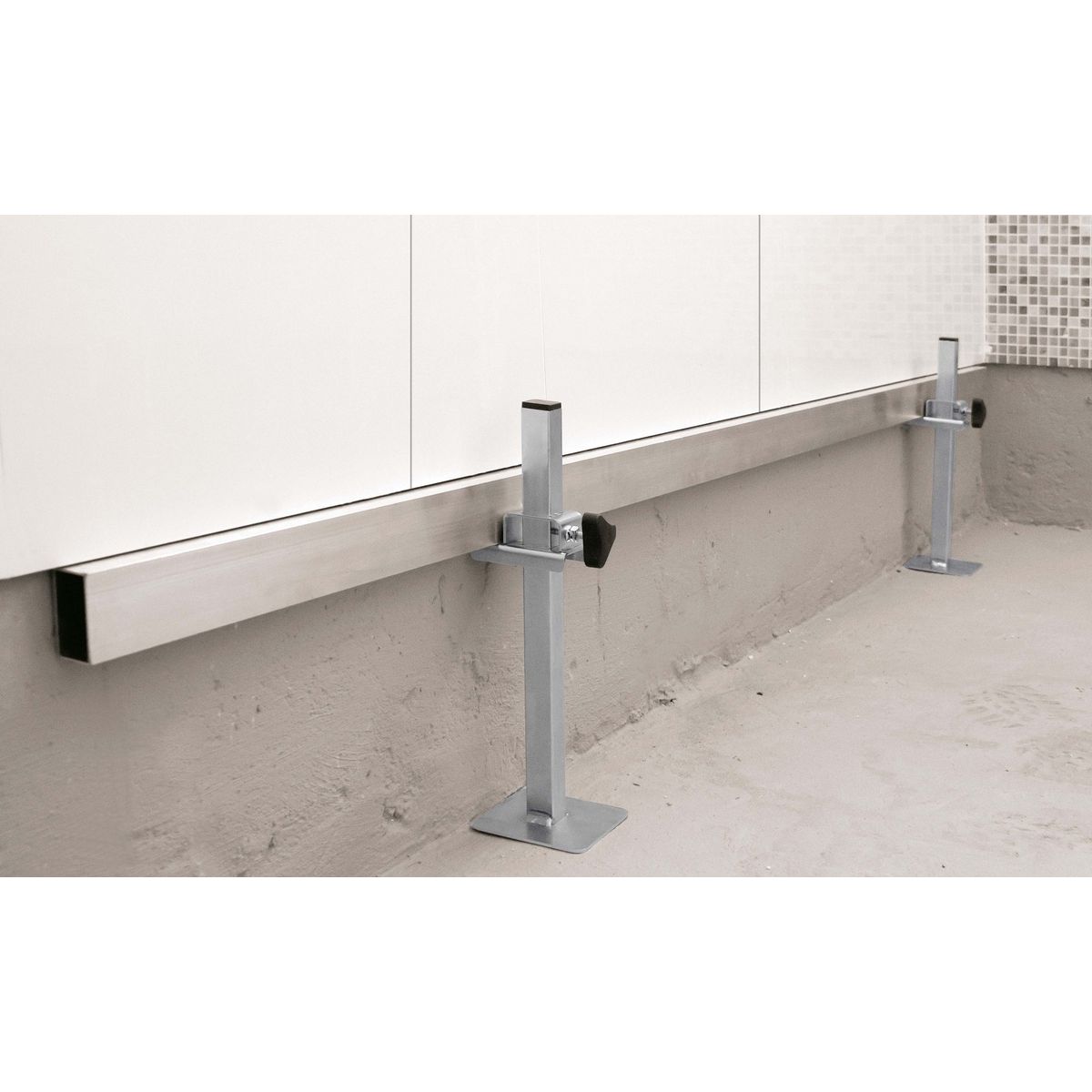 CORTAG - Soporte para Regla Regulable  P/MURO 30CM