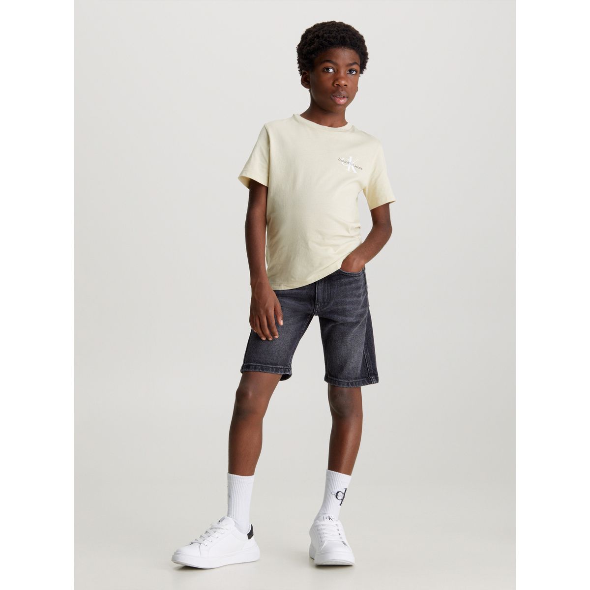 CALVIN KLEIN - Short Niño Relaxed Washed Negro Calvin Klein