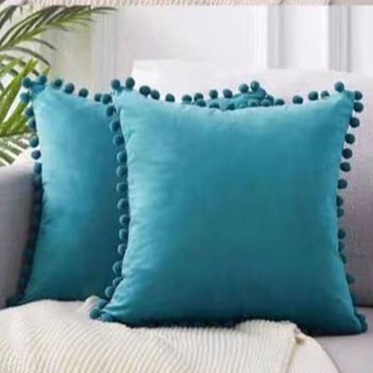 DECORACION CREATIVA - 2 Cojines Terciopelo Calipso con Pompon