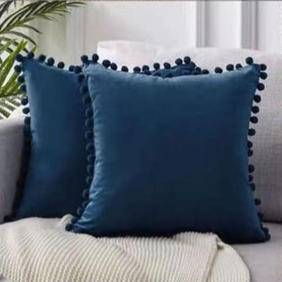 DECORACION CREATIVA - 2 Cojines Terciopelo Azul con Pompon