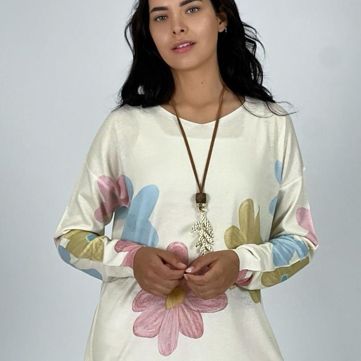 ENIGMATICA BOUTIQUE - Sweater de Hilo con Flores - Gris - Tamaño Único