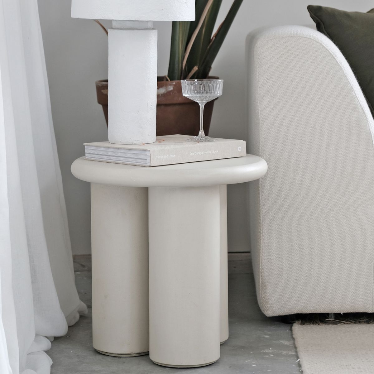 FORM DESIGN - Mesa Lateral Atenas Blanco Form
