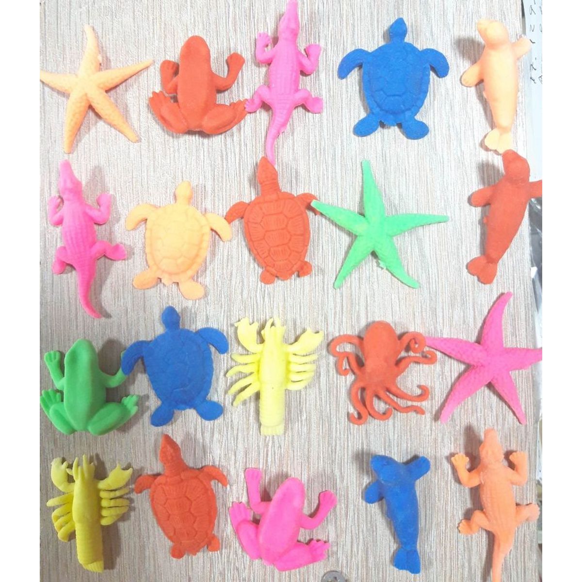 GENERICO - Pack juguetes 20 unds de goma 5 cm para niños.