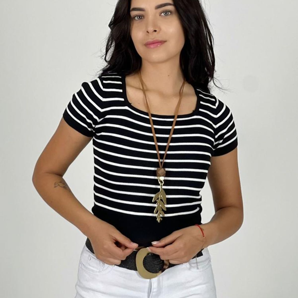 ENIGMATICA BOUTIQUE - Polera Top de Líneas - Blanco - Tamaño Único