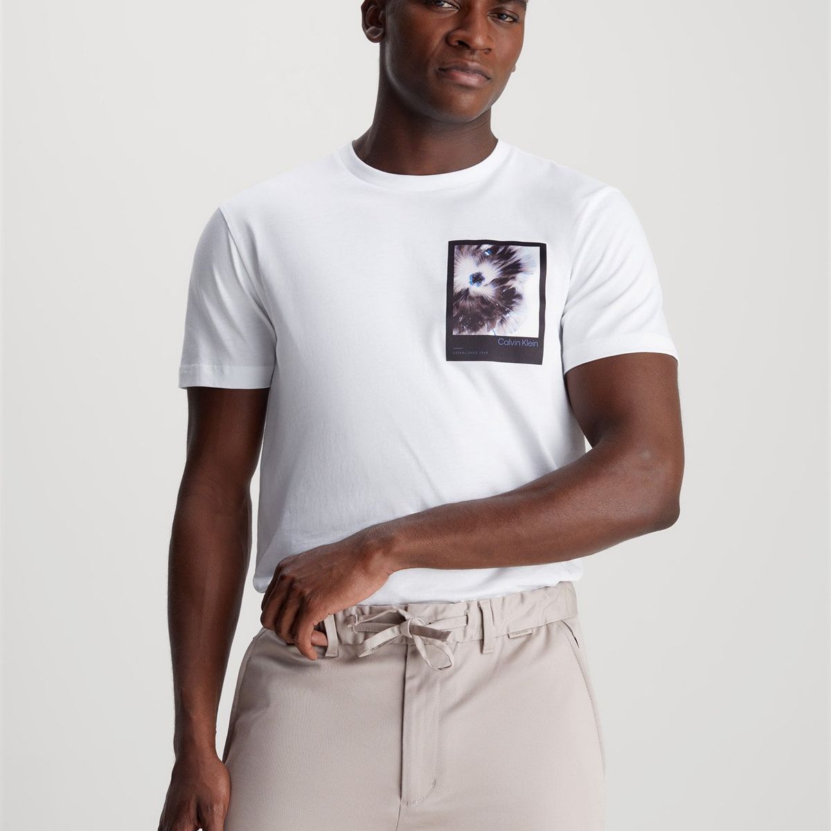 CALVIN KLEIN - Polera Framed Flower Graphic Blanco Calvin Klein