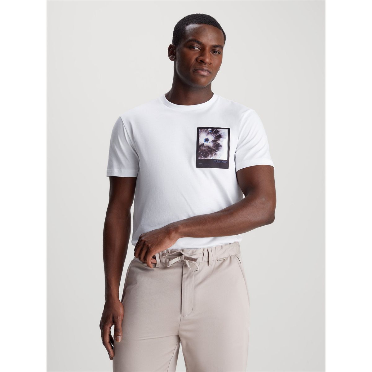 CALVIN KLEIN - Polera Framed Flower Graphic Blanco Calvin Klein