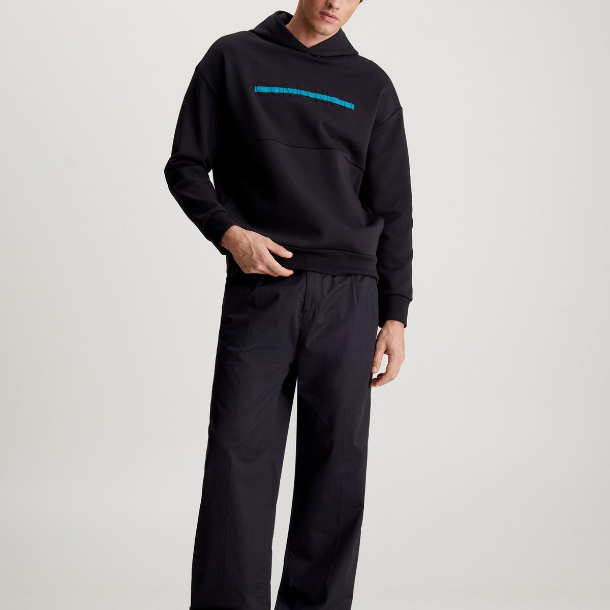 CALVIN KLEIN - Polerón con Gorro Color Embossed Negro Calvin Klein